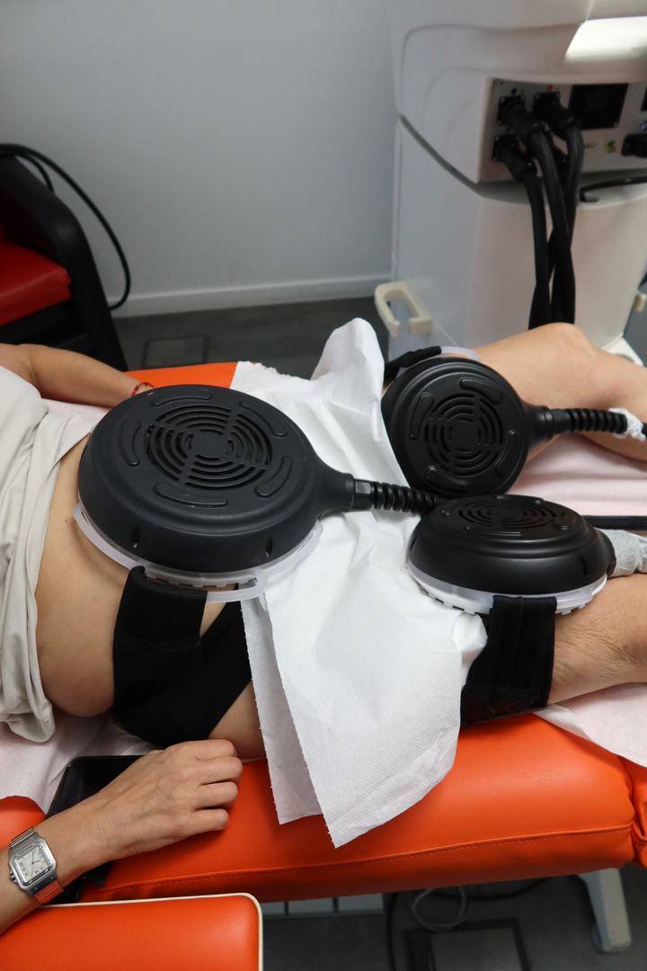 Séance TeslaFormer avec plusieurs applicateurs (abdomen et cuisses)